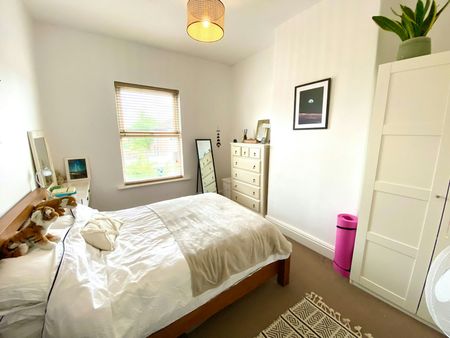 Terraced House to rent on - Photo 5