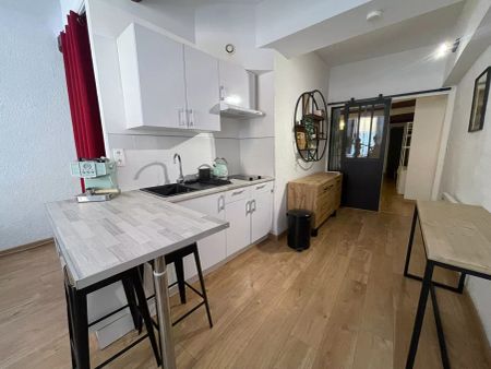 A LOUER - AIX CENTRE VILLE - MAGNIFIQUE T2 MEUBLE - Photo 5