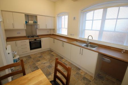 1 bedroom in a house share to rent - Photo 3