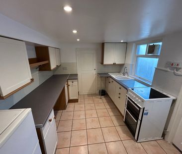 2 Bed Terraced House, Lateward Road, TW8 - Photo 6