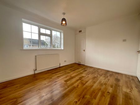 2 bedroom Mid Terraced House to let - Photo 3