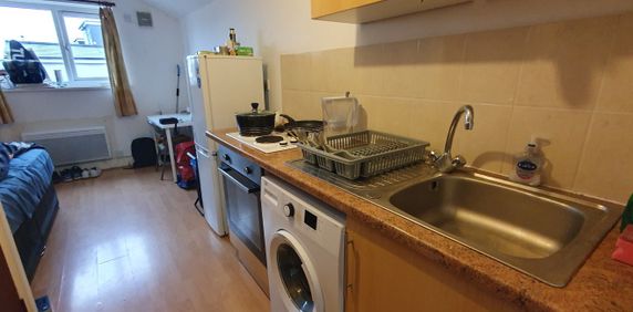 Flat 3, 16 Mundy Place , Cathays, Cardiff, CF24 4DY - Photo 2