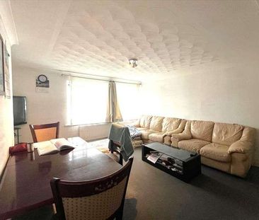 Artemis Close, Driveway & Garage, Gravesend, DA12 - Photo 2