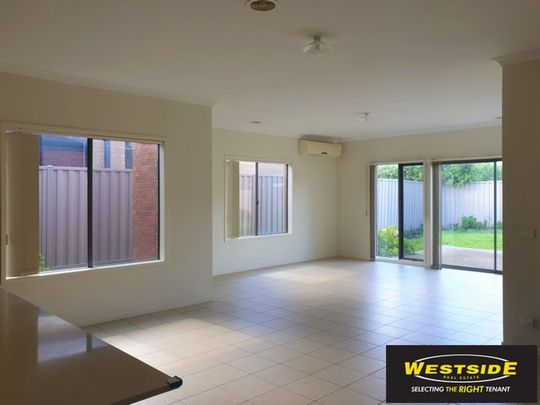 Comfortable & Convenient Living in the Heart of Caroline Springs - Photo 1