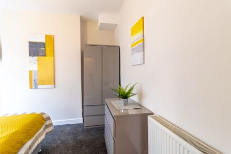 4 Bed Student Accommodation - Photo 3