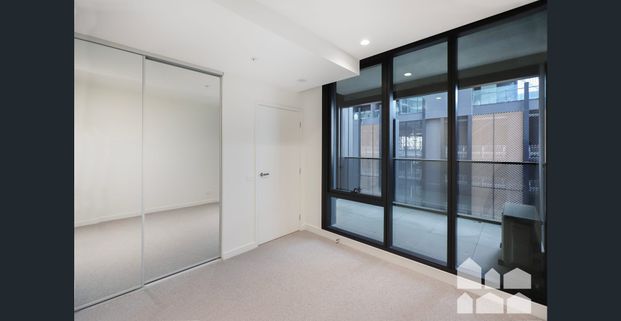 Stylish Apartment with Study, Parking & Amenities - Photo 1