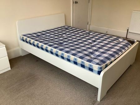 6 Bedroom Detached To Rent in Lenton - Photo 4