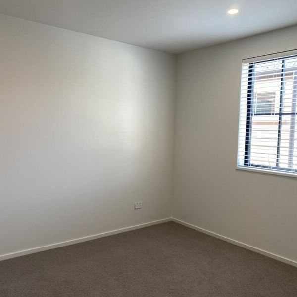 Waltham – Modern Townhouse, 2 Bedroom + Study Nook, Single carpark - Photo 1
