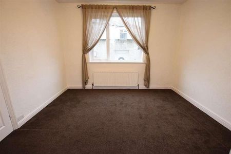 Thornacre Crescent, Shipley, BD18 - Photo 4