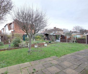 Bedford Crescent, Enfield EN3, London - Photo 3