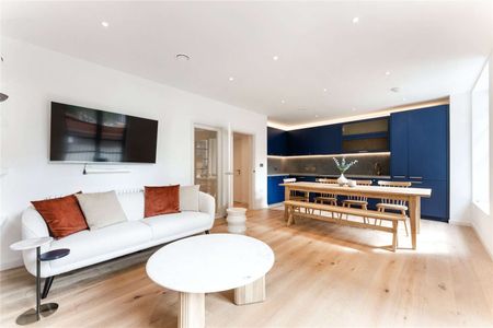 Internally designed to a high standard, this stunning 3-bedroom, 3-bathroom townhouse in the sought-after Good Luck Hope development offers the perfect blend of luxury and comfort. - Photo 2