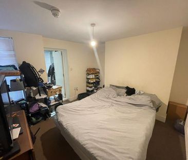 1 bedroom in a house share to rent - Photo 4