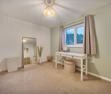 2 bedroom end of terrace house to rent - Photo 4