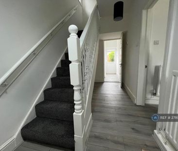 4 bedroom semi-detached house to rent - Photo 5