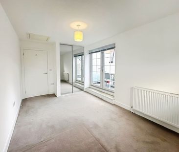 One-Bedroom Apartment - Photo 6