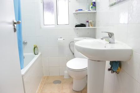 Calle Azafrán, Sevilla, Andalusia 41003 - Photo 2