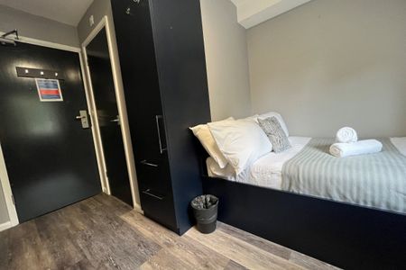 St. Marks Street, LEEDS - Photo 2