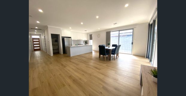 Stunning Modern Home - Photo 1