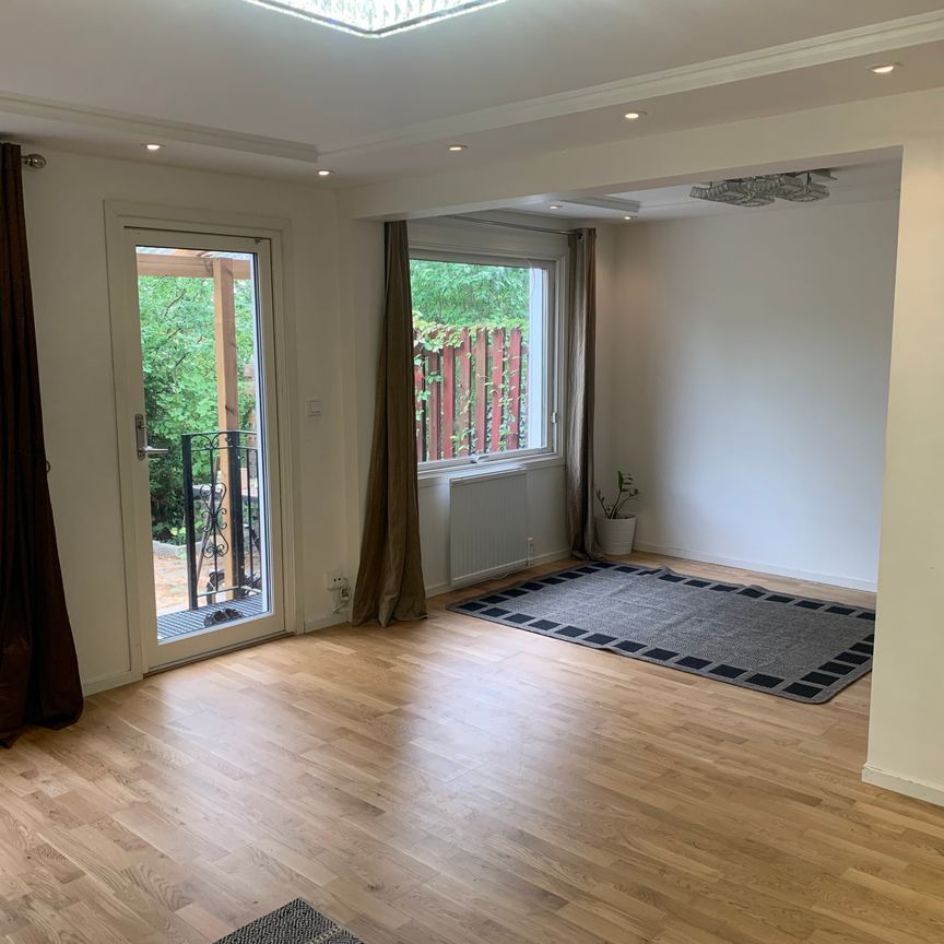 Bullerholmsgränd, Skärholmen - Foto 1