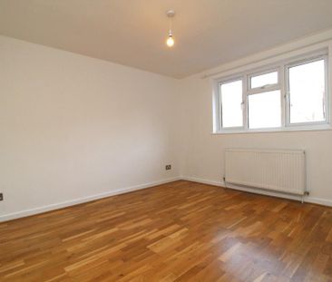 3 bedroom end of terrace house to rent - Photo 2