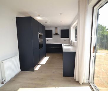 3 bedroom end of terrace house to rent - Photo 5