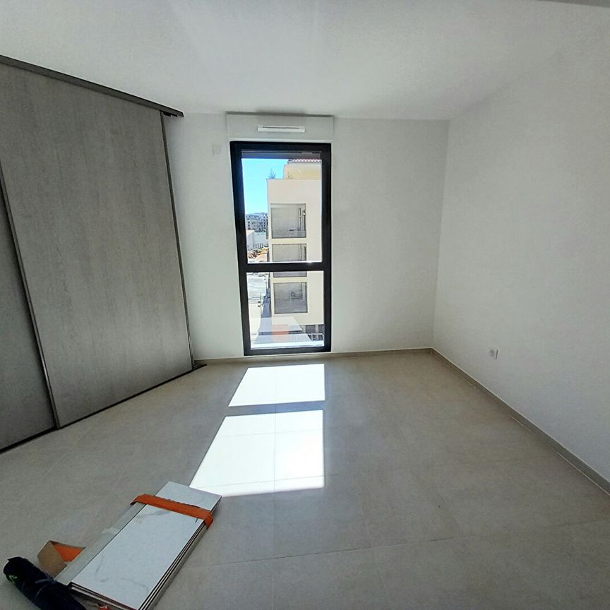 AIX LA DURANNE APPARTEMENT 2 PIECES RECENT TERRASSE ET GARAGE, - Photo 1