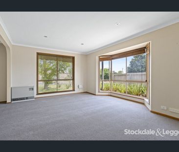 Stylish Home with Modern Comfort - Photo 6