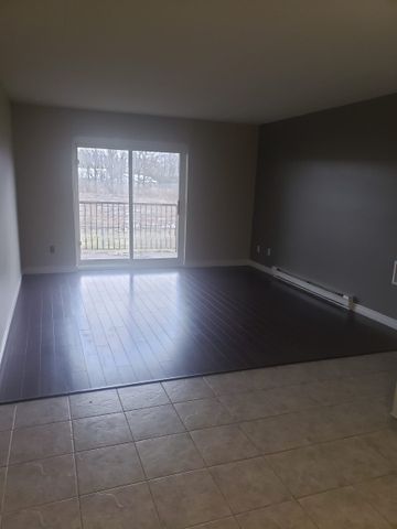 2 Bedroom - Photo 3