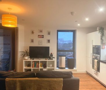 2 Bed Flat, Kingfisher Heights, E16 - Photo 3