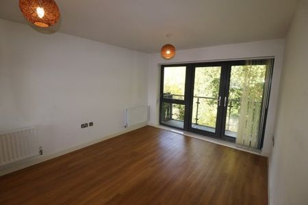 THE BASE - BRENTWOOD STATION, Property for rent - Photo 2