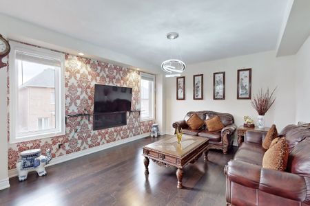 For Lease - 17 Blazing Star Street, East Gwillimbury, Ontario - Photo 2