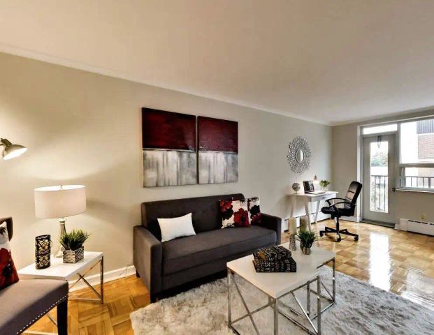 460 Eglinton Avenue East — Bachelor - Photo 1