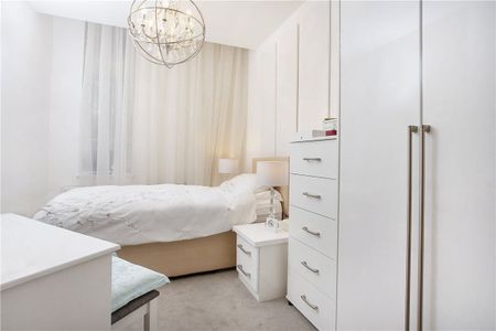 A stunning one bedroom unfurnished apartment located in the sought after location on Bishopthorpe Road. - Photo 3