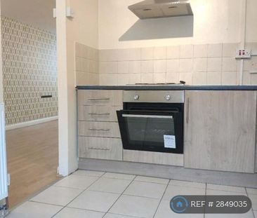 3 bedroom end of terrace house to rent - Photo 5