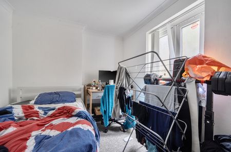 5 bedroom semi-detached house to rent - Photo 5