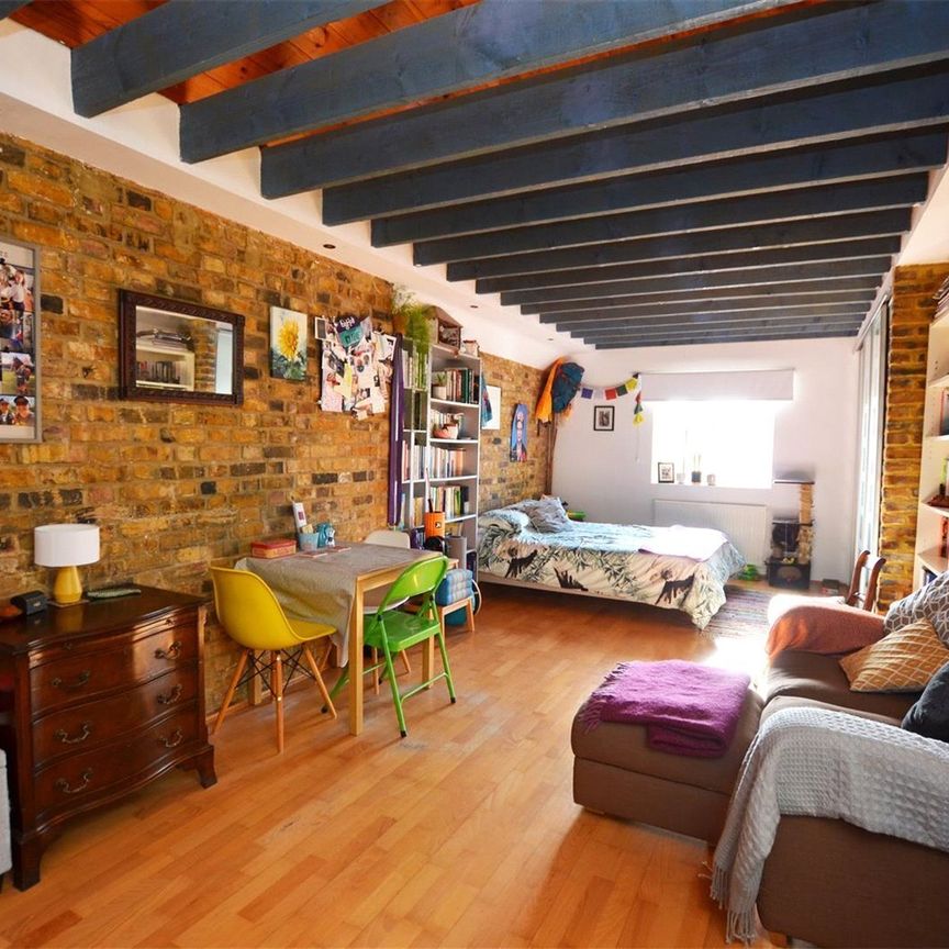 Broad Street, Teddington, TW11 - Photo 1