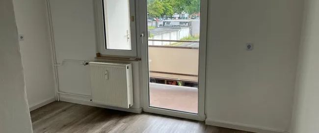 Schöne 2,5 Zimmer-Wohnung mit Balkon im I. OG in 47226 Duisburg - Foto 1