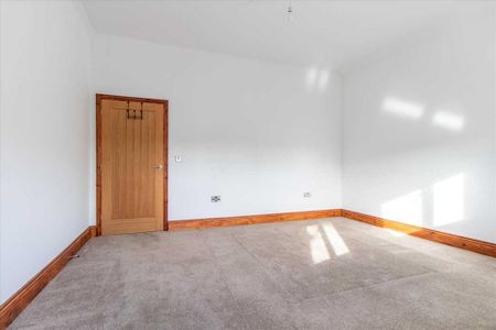 3 bedroom maisonette to rent - Photo 4