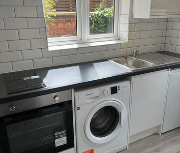 Studio Flat, Heathfield Park, NW2 - Photo 2