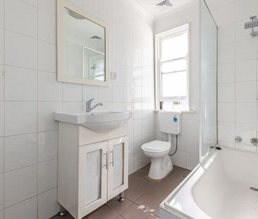 Neat and tidy home in a very central location! - Photo 5