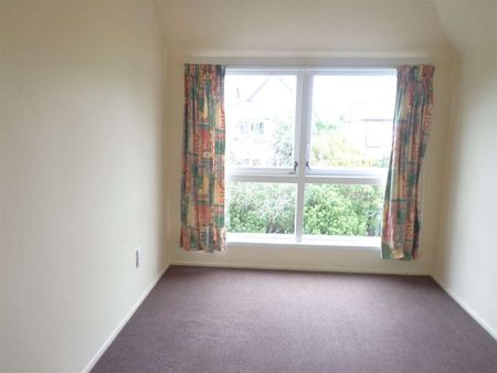 3 BEDROOM TOWNHOUSE IN GREAT LOCATION - Photo 2