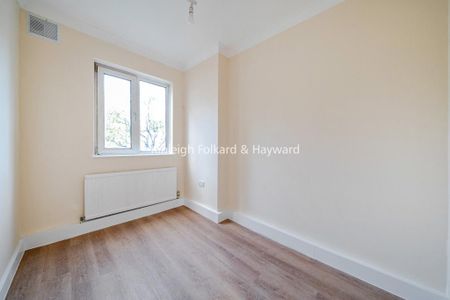 3 bedroom flat to rent - Photo 3