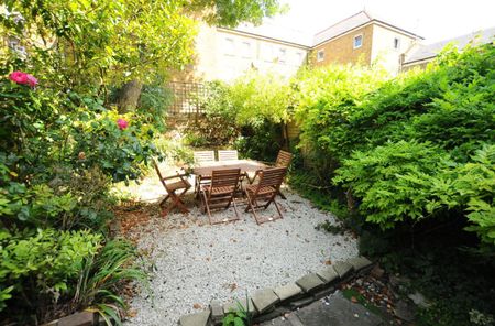 St. James's Gardens, London, W11 4RF - Photo 5