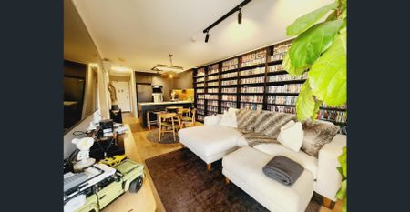 Unfurnished - Luxury Renovated Apartment with Pool and Secure Parking - Photo 5