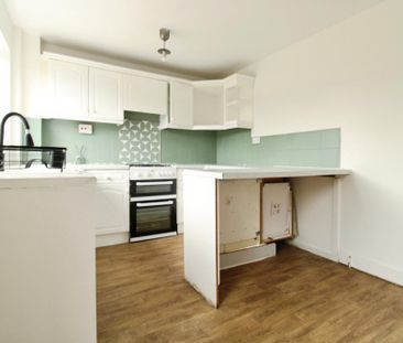 2 bedroom semi-detached house to rent - Photo 3