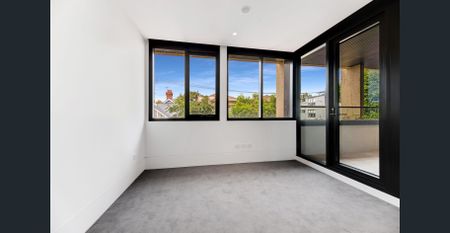 Luxury Living in the Heart of Hawksburn Village - Photo 5