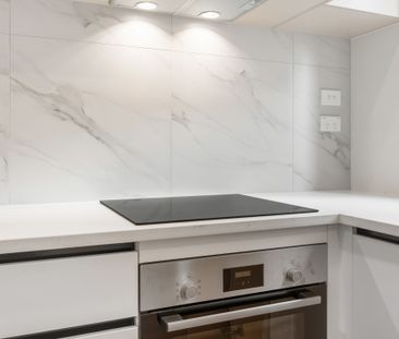 Modern Luxury - Unbeatable Location - Photo 4