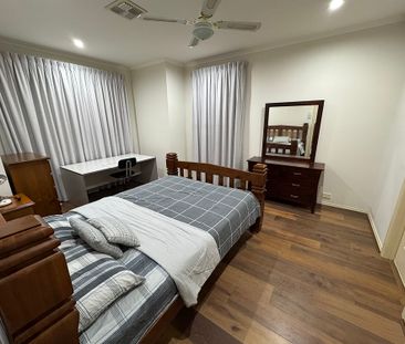 4-bedroom shared house / townhouse, Innes Circuit - Photo 3