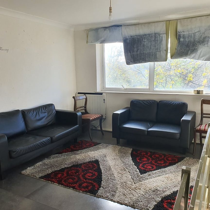 2 Bed Maisonette, Linden Court, LU2 - Photo 1