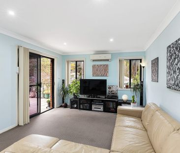 Modern comfort in an ultra-convenient location - Photo 4